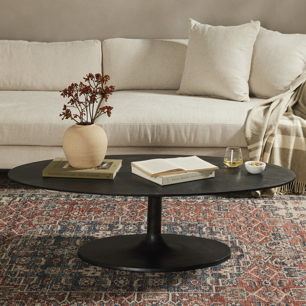 SIMONE OVAL COFFEE TABLE/Black