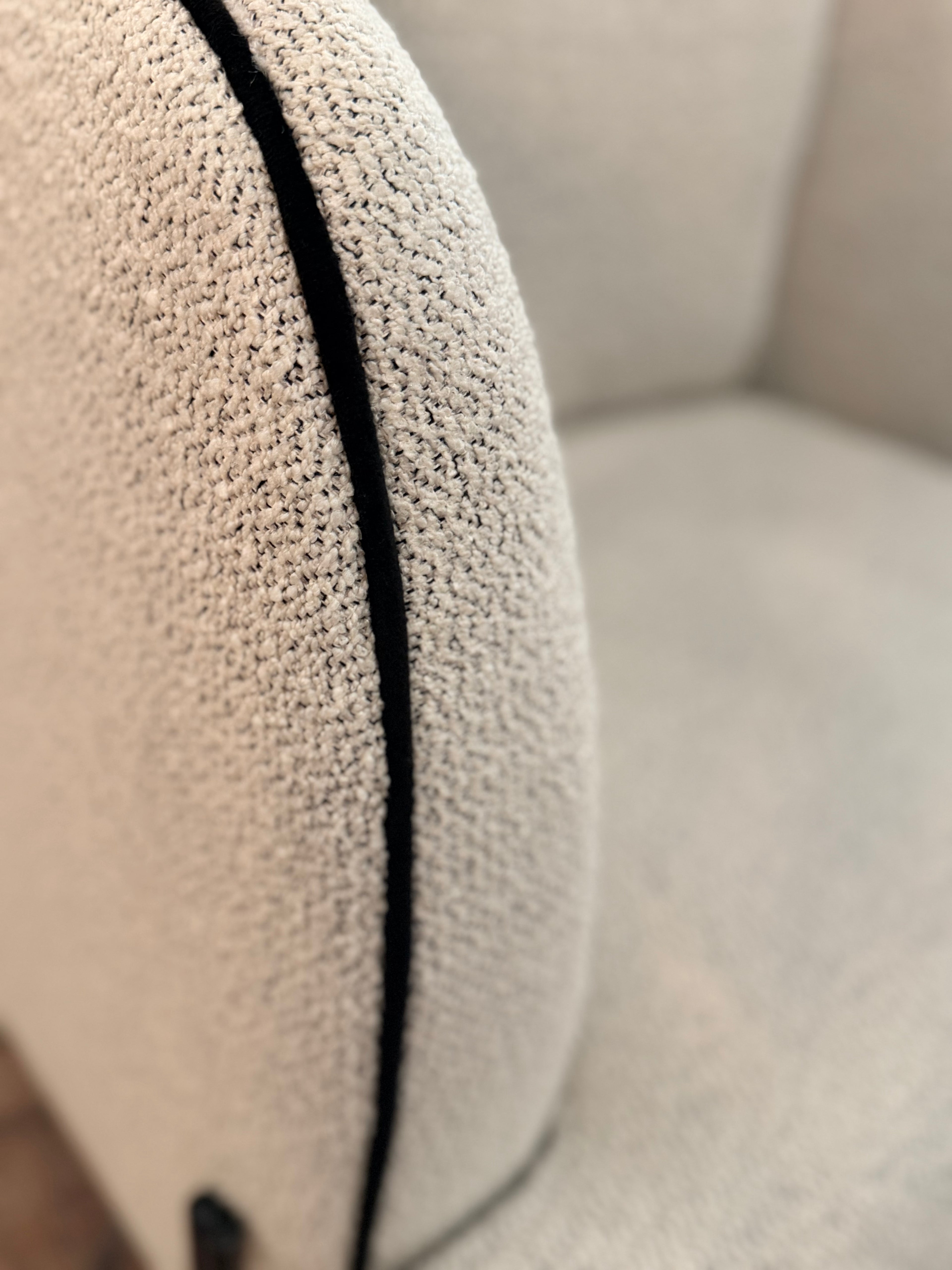 Giroud Chair