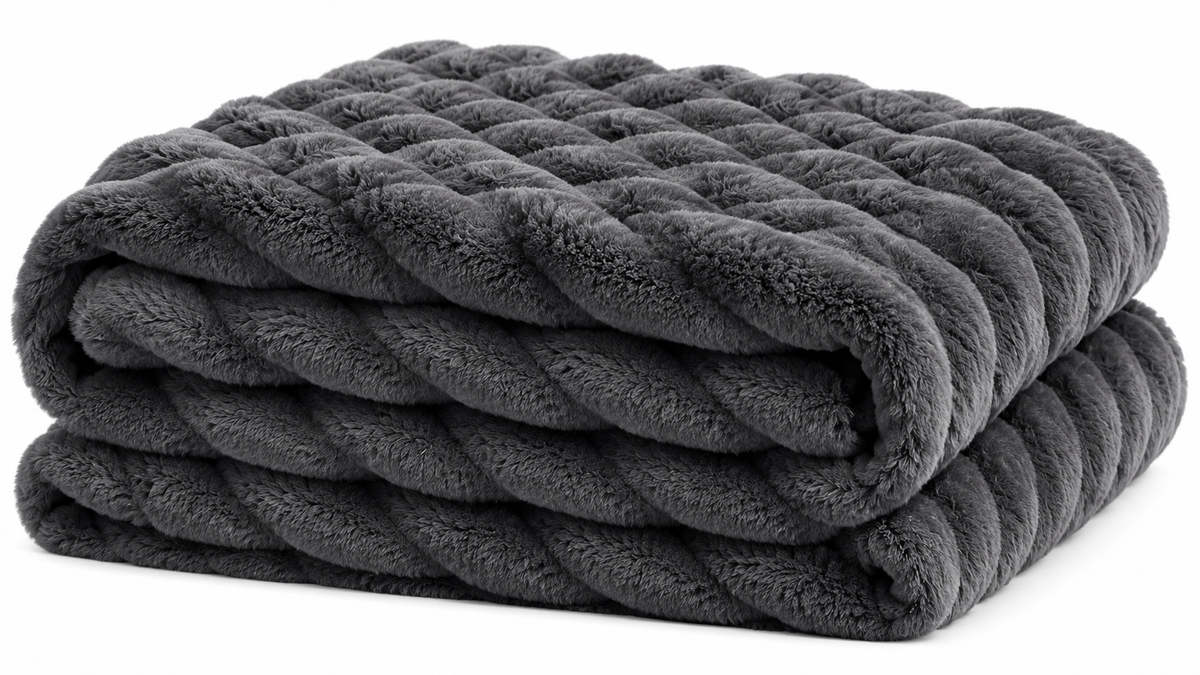 Luxe Double-Layer Faux Fur Throw Blanket – 50" x 60": Pink