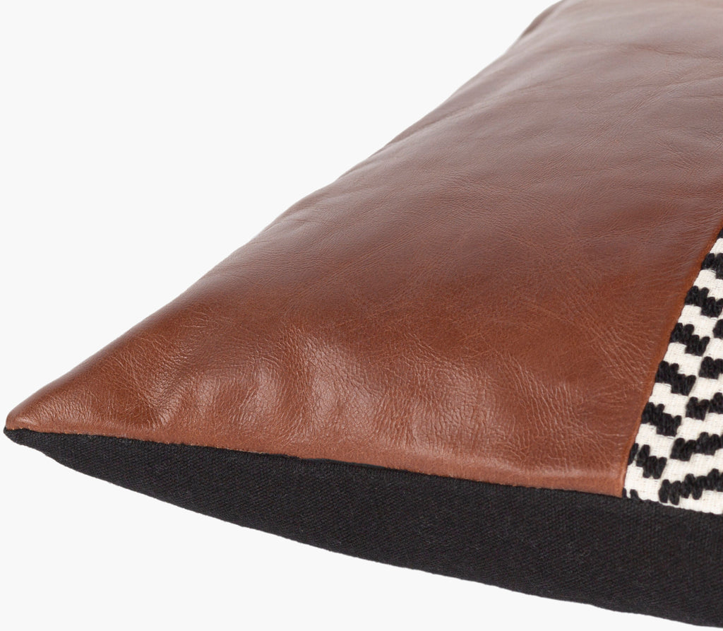 Fiona Pillow FNA-002